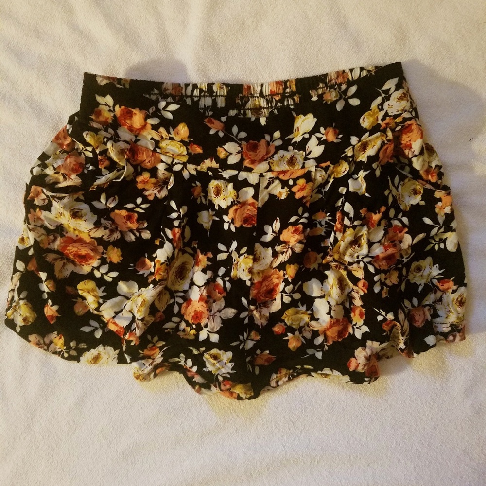 Floral Shorts w/Pockets